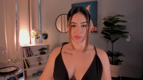 Snapshot of liapearce chatting on 11-03-25, 12:39 Lia online show from 11-03-25, 12:39