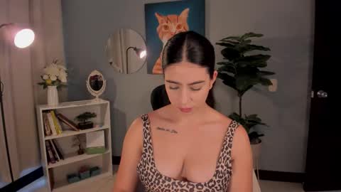 Snapshot of liapearce chatting on 01-13-26, 02:00 Lia online show from 01-13-26, 02:00