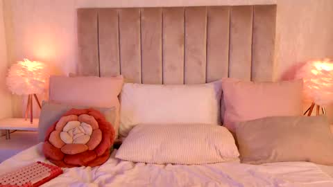 Snapshot of liarasol chatting on 05-27-26, 01:57 Liora online show from 05-27-26, 01:57