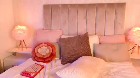 Snapshot of liarasol chatting on 06-23-26, 10:41 Liora online show from 06-23-26, 10:41