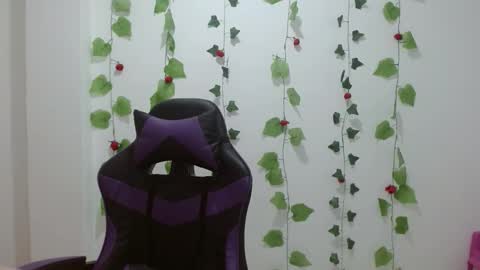 Snapshot of liaroberts1 chatting on 05-07-26, 03:34 Lia Roberts online show from 05-07-26, 03:34