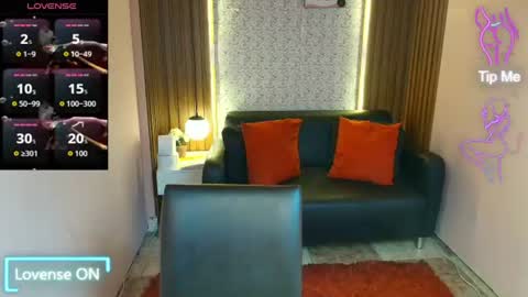 Snapshot of liaroberts1 chatting on 06-12-26, 04:39 Lia Roberts online show from 06-12-26, 04:39