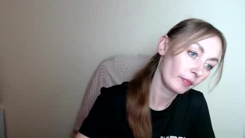 Lia online show from 06-06-26, 12:21