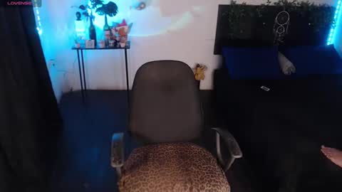 LiaScarlett online show from 11-02-25, 04:15