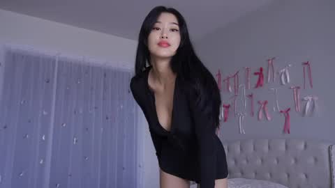 Lia online show from 05-17-26, 02:42