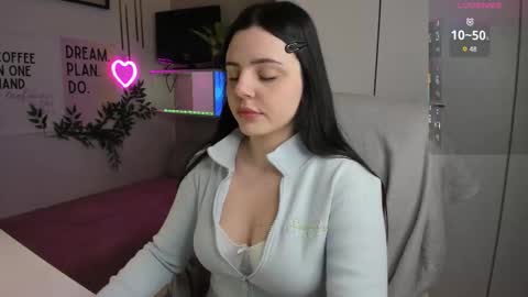 Lia online show from 11-17-25, 08:20