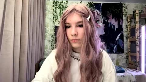 Lola online show from 09-28-25, 07:19