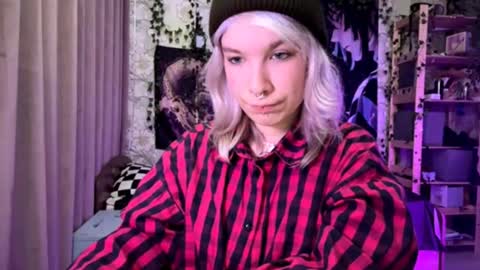 Lola online show from 10-12-25, 07:02