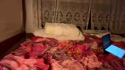 Snapshot of liem53 chatting on 05-09-26, 08:25 liem53 online show from 05-09-26, 08:25