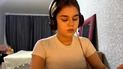 Snapshot of lieselottewolfenbarger chatting on 12-04-25, 04:38 Anna online show from 12-04-25, 04:38