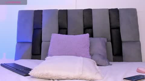 Snapshot of light_eyes_ chatting on 07-21-26, 02:41 Jhonatan online show from 07-21-26, 02:41