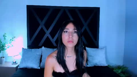 Snapshot of liia_turner chatting on 07-27-26, 05:42 LIIA online show from 07-27-26, 05:42