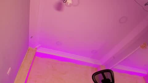 L I I A M online show from 02-12-25, 07:23