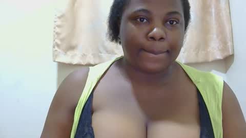 Snapshot of liilcutiee chatting on 04-26-26, 09:12 Lily online show from 04-26-26, 09:12