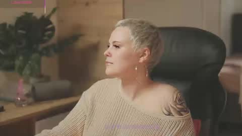 likaaberry online show from 11-16-25, 02:11