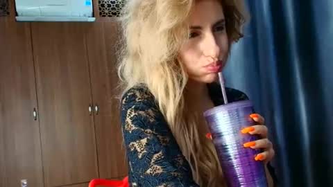 Mia                   Onlyfans link -  online show from 11-21-25, 06:34