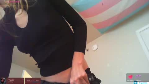Snapshot of lil_gem chatting on 09-22-25, 08:22 lil gemmie online show from 09-22-25, 08:22