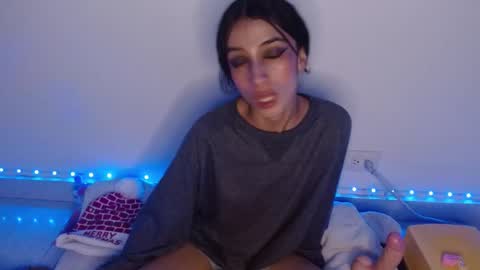 Snapshot of lil_lisaa chatting on 12-17-24, 05:40 Lisaa online show from 12-17-24, 05:40