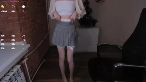 Snapshot of lil_melanie_ chatting on 01-10-26, 11:45 Melanie Follow me online show from 01-10-26, 11:45