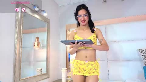 Snapshot of lil_salome_18 chatting on 07-28-26, 08:52 SALOME online show from 07-28-26, 08:52