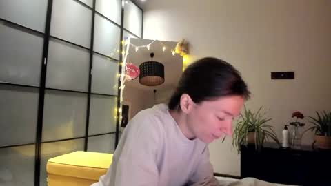 Snapshot of lil_uff chatting on 05-16-26, 07:23 aka princessmaya online show from 05-16-26, 07:23