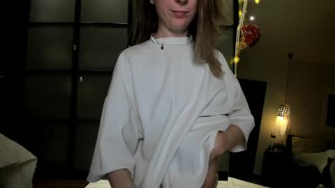 Snapshot of lil_uff chatting on 05-17-26, 09:00 aka princessmaya online show from 05-17-26, 09:00