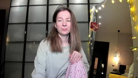 Snapshot of lil_uff chatting on 05-19-26, 09:21 aka princessmaya online show from 05-19-26, 09:21