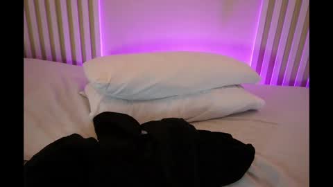 L I L A   online show from 04-06-26, 01:03