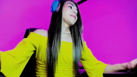 lila_di online show from 11-04-25, 10:09