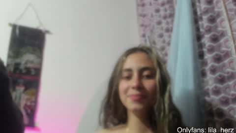 Snapshot of lila_herz chatting on 01-01-25, 06:15 Ren online show from 01-01-25, 06:15