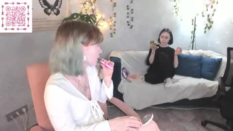 Lili online show from 06-08-26, 02:56