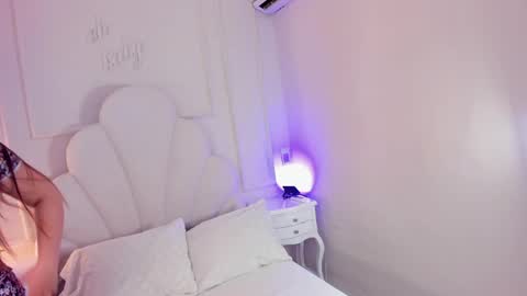 Snapshot of lilawesst chatting on 06-09-26, 11:33 lilawesst online show from 06-09-26, 11:33