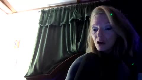 Snapshot of lilbit4u chatting on 12-16-24, 04:02 lilbit4u online show from 12-16-24, 04:02