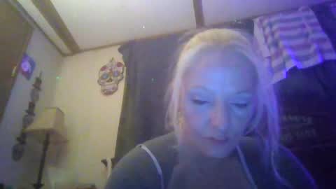 Snapshot of lilbit4u chatting on 02-17-25, 12:21 lilbit4u online show from 02-17-25, 12:21