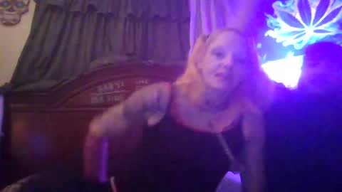 Snapshot of lilbit4u chatting on 03-06-25, 02:41 lilbit4u online show from 03-06-25, 02:41