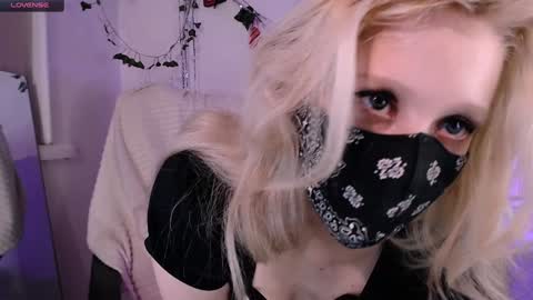 Snapshot of lilgangsta2002 chatting on 12-28-24, 04:52 lil gansta online show from 12-28-24, 04:52