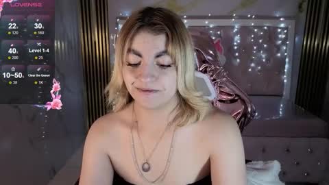 Lili online show from 11-11-25, 03:28