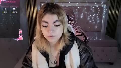 Lili online show from 11-18-25, 03:12