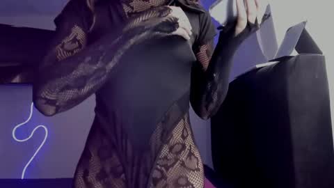 lili_evanss online show from 05-25-26, 05:52