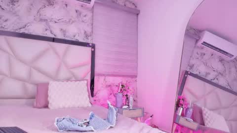 Snapshot of lili_jhonson chatting on 05-10-26, 11:59 Lily online show from 05-10-26, 11:59
