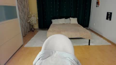 Lilia online show from 04-22-26, 03:02