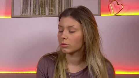 Mia online show from 01-24-25, 12:41