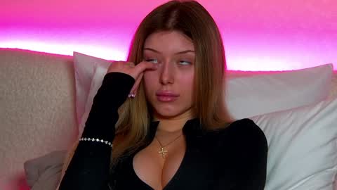 Mia online show from 01-28-25, 09:30