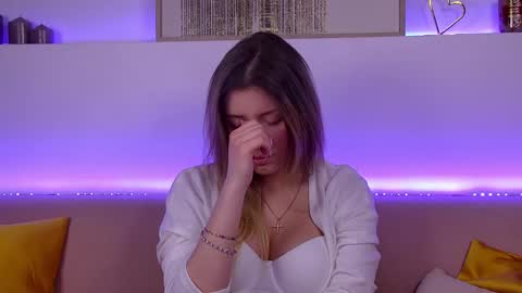 Mia online show from 02-03-25, 03:38