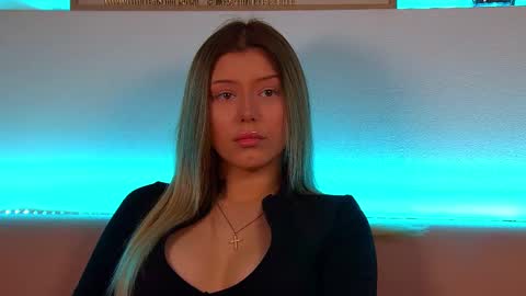 Mia online show from 02-11-25, 09:42