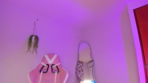 holis soy lily chang no olvides el pulgar arriba es muy importante para mi 3 independent model online show from 12-09-24, 11:24