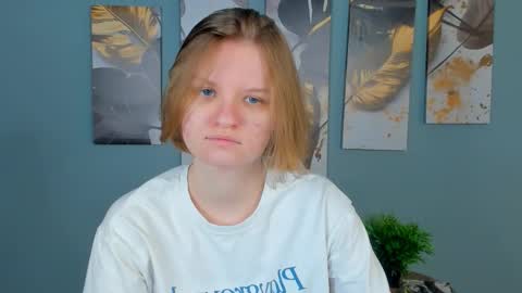 hi guys Im new here Im 18 years oldIve never had sex online show from 01-14-26, 11:16