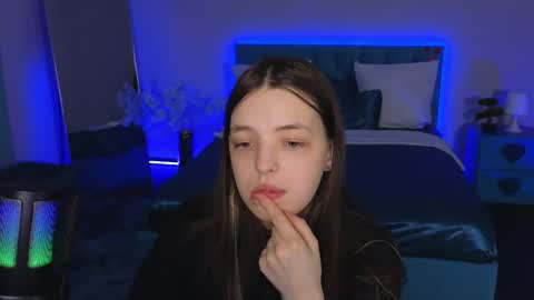 Lili Bakery online show from 03-04-25, 03:44