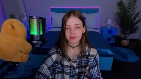 Lili Bakery online show from 09-15-25, 04:34