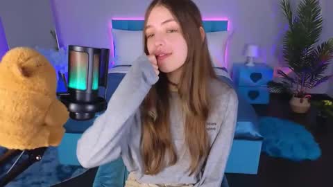 Lili Bakery online show from 10-10-25, 03:49